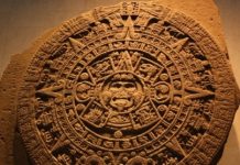 Aztékové, aztécká hlína