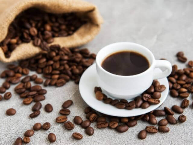 Spalovač tuků s obsahem kofeinu má stimulující účinky, dodává energii a zvyšuje oxidaci tuků