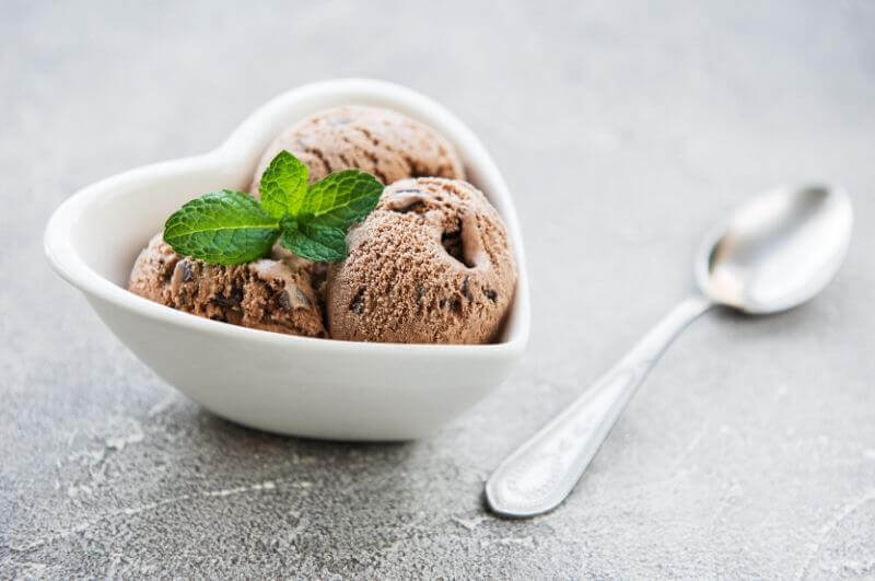Proteinová zmrzlina je charakteristická vysokým obsahem bílkovin.