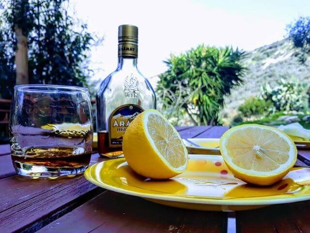 Ararat brandy spolu s citrónem