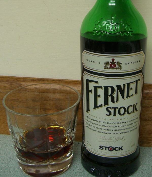 Sklenice Fernet Stock spolu s lahví