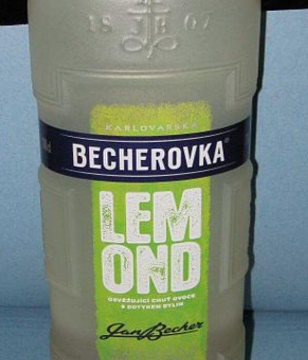 Becherovka Lemond s příjemnou citrónovou vůní