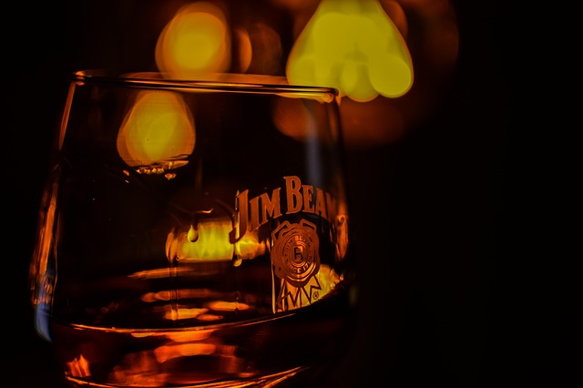 sklenice bourbonu