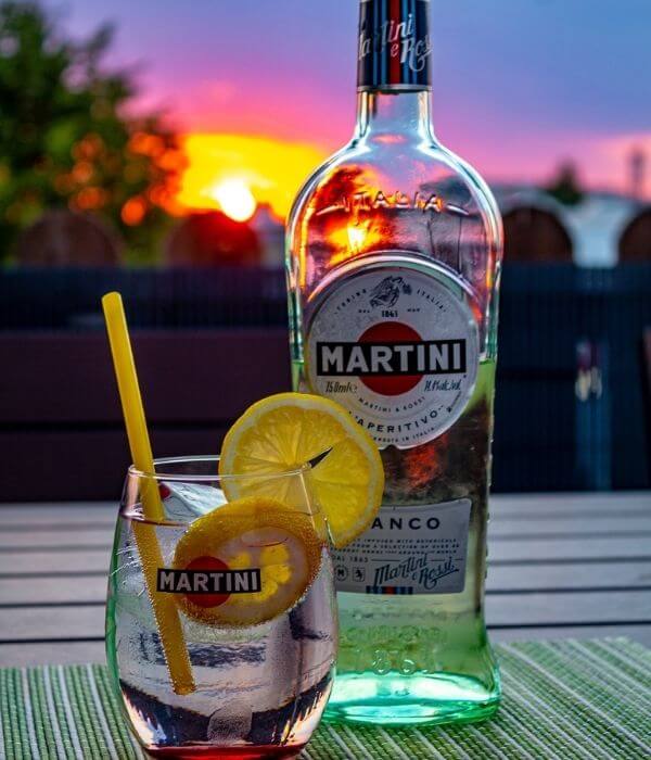 Martini Bianco s limetkou