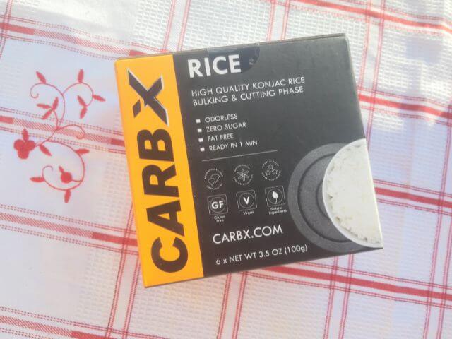 Balení Carb X konjakové rýže obsahuje 6 porcí